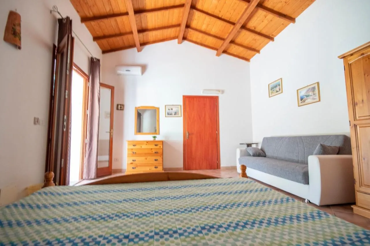 Couette-café Bed and Breakfast Is Cuccus à Masainas Italie